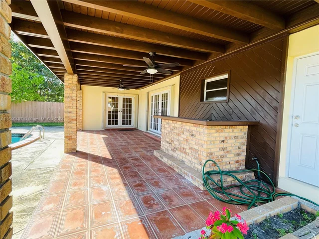 9350 SW 52nd Ter, Miami FL 33165