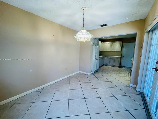 9350 SW 52nd Ter, Miami FL 33165