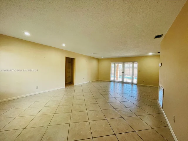 9350 SW 52nd Ter, Miami FL 33165