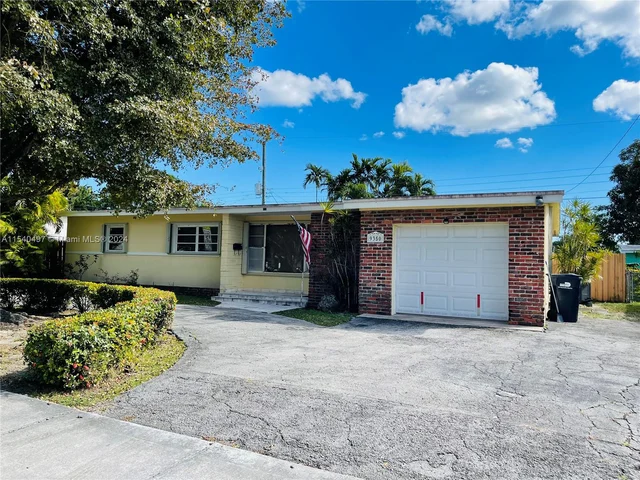 9350 SW 52nd Ter, Miami FL 33165