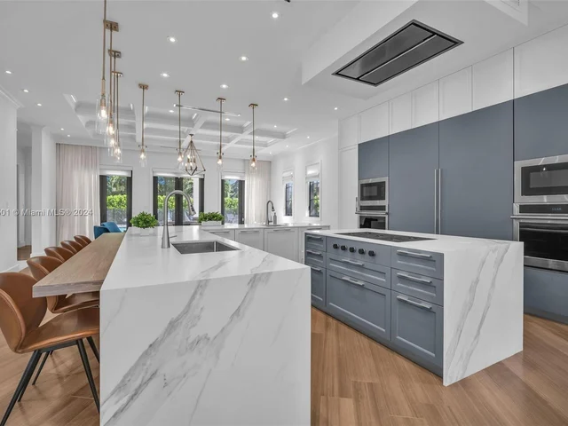 1100 NE 180th Ter, North Miami Beach FL 33162