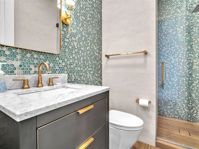 1100 NE 180th Ter, North Miami Beach FL 33162