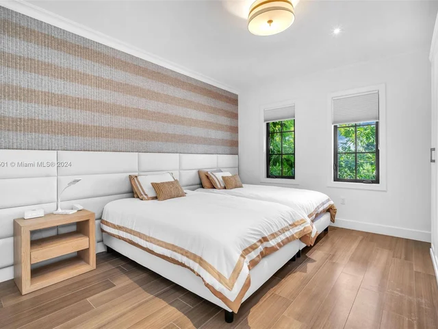 1100 NE 180th Ter, North Miami Beach FL 33162