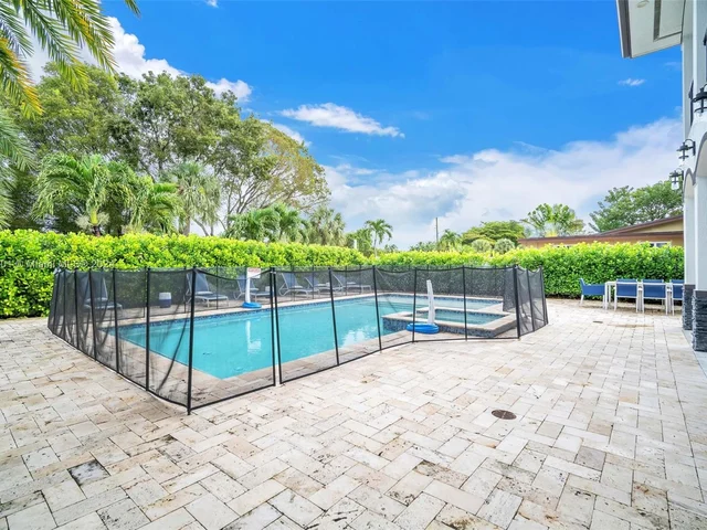 1100 NE 180th Ter, North Miami Beach FL 33162