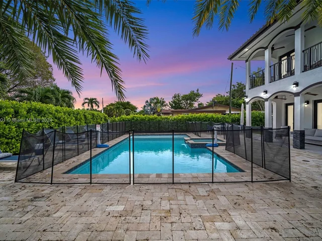 1100 NE 180th Ter, North Miami Beach FL 33162