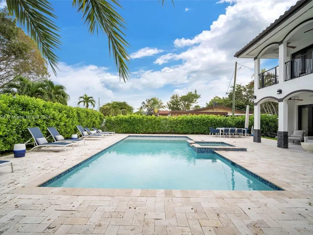 1100 NE 180th Ter, North Miami Beach FL 33162