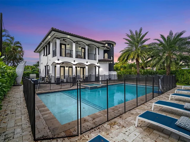 1100 NE 180th Ter, North Miami Beach FL 33162