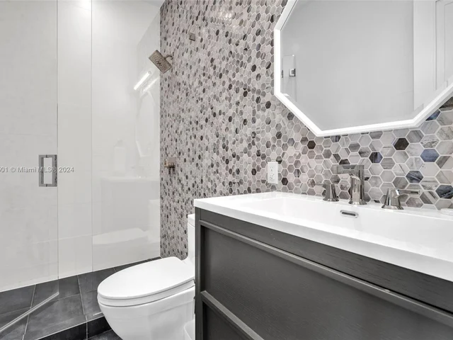 1100 NE 180th Ter, North Miami Beach FL 33162