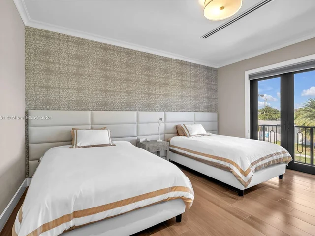 1100 NE 180th Ter, North Miami Beach FL 33162