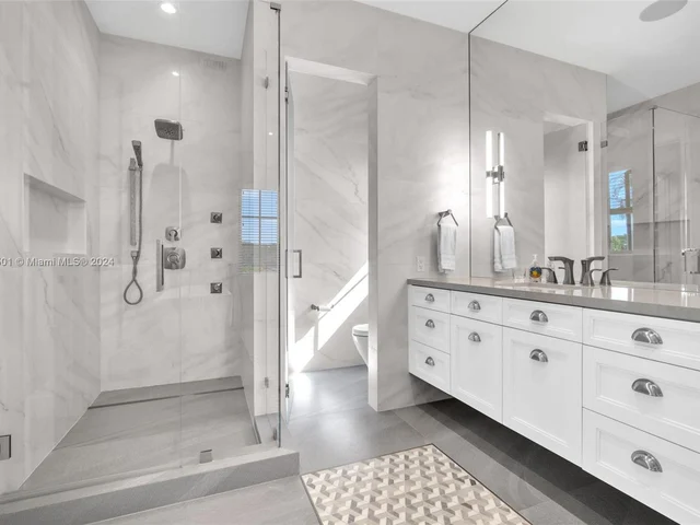 1100 NE 180th Ter, North Miami Beach FL 33162