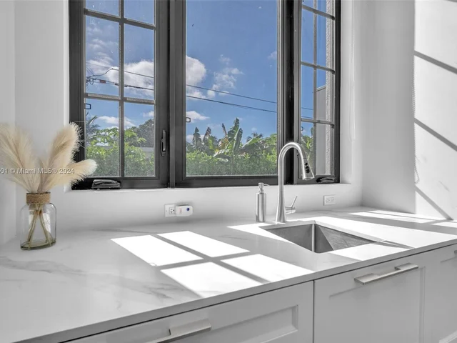 1100 NE 180th Ter, North Miami Beach FL 33162