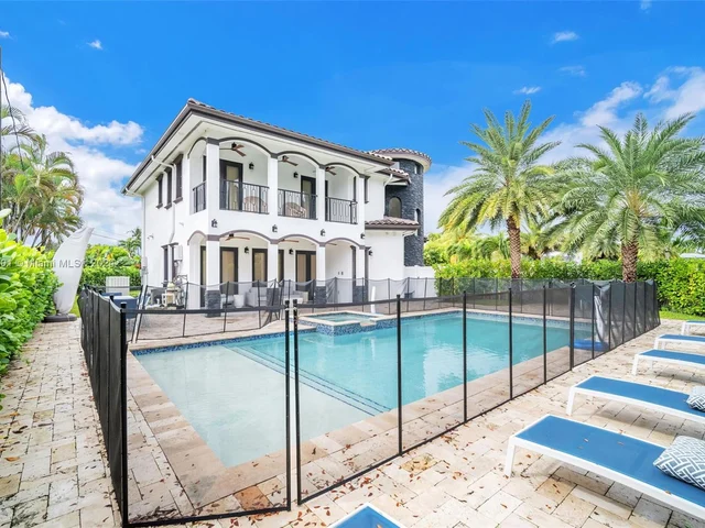 1100 NE 180th Ter, North Miami Beach FL 33162