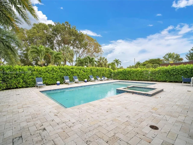 1100 NE 180th Ter, North Miami Beach FL 33162