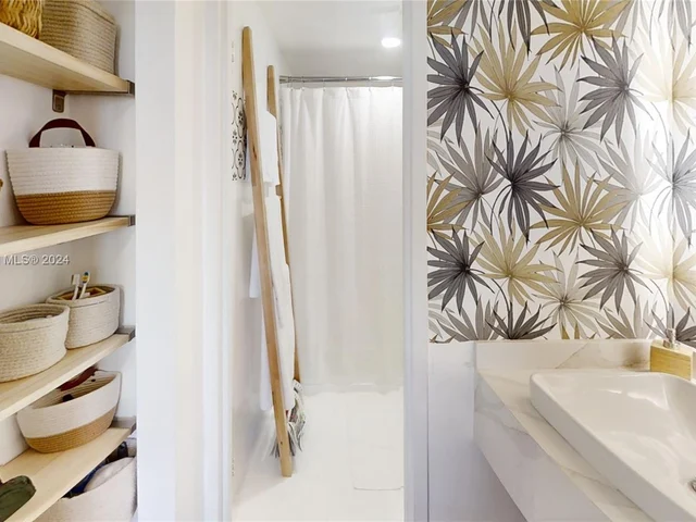 2899 Collins Ave # 1638, Miami Beach FL 33140