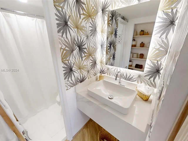 2899 Collins Ave # 1638, Miami Beach FL 33140