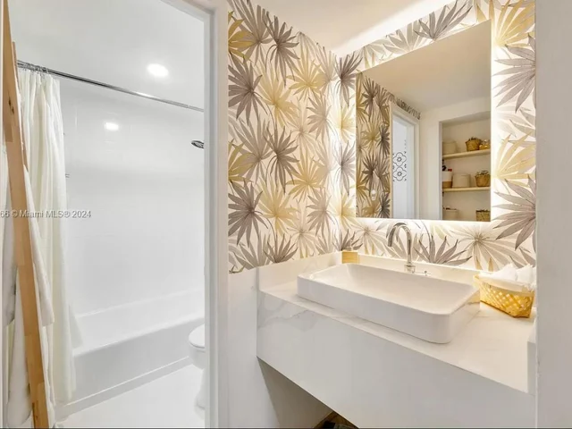 2899 Collins Ave # 1638, Miami Beach FL 33140