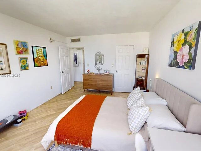 2899 Collins Ave # 1638, Miami Beach FL 33140