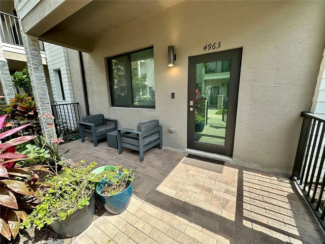 4963 NW 83rd Path, Doral FL 33166