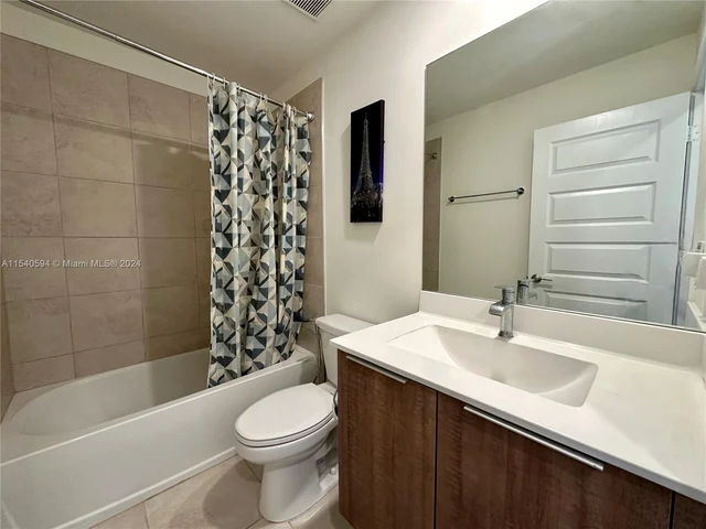 4963 NW 83rd Path, Doral FL 33166