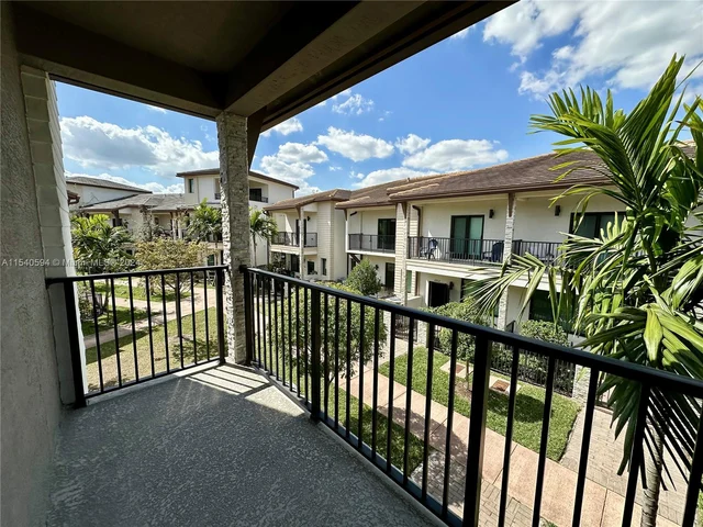 4963 NW 83rd Path, Doral FL 33166