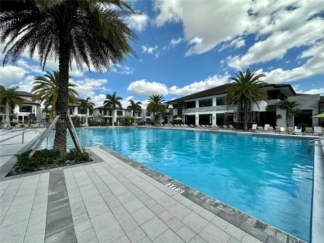 4963 NW 83rd Path, Doral FL 33166