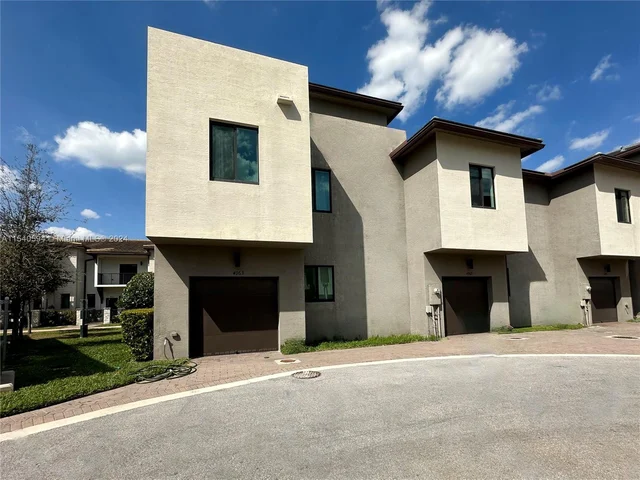 4963 NW 83rd Path, Doral FL 33166