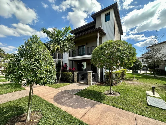 4963 NW 83rd Path, Doral FL 33166