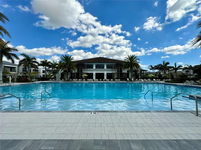 4963 NW 83rd Path, Doral FL 33166