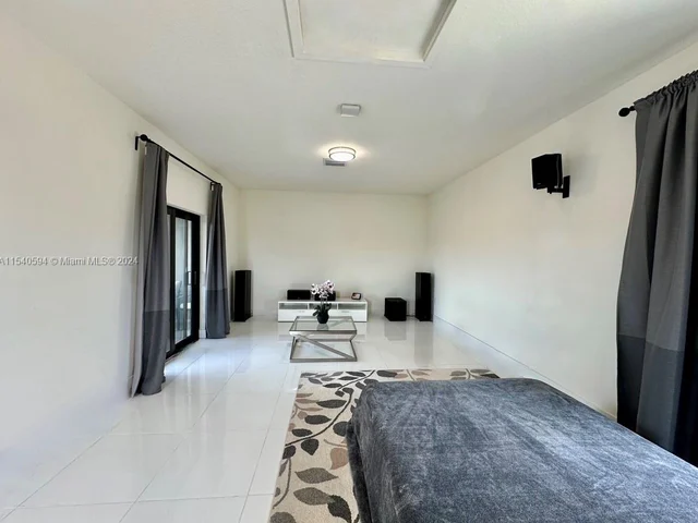 4963 NW 83rd Path, Doral FL 33166