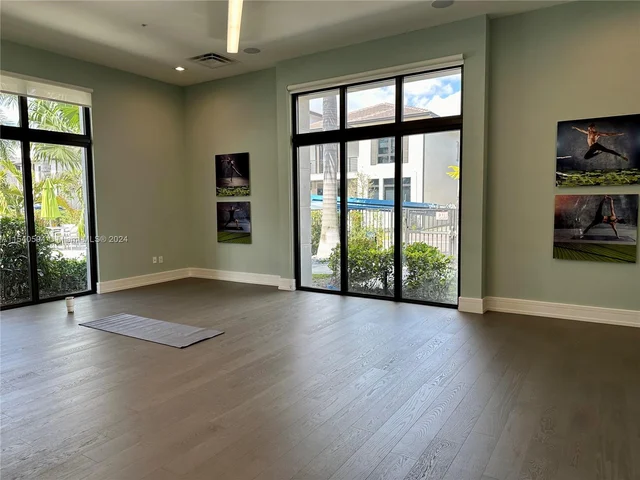 4963 NW 83rd Path, Doral FL 33166