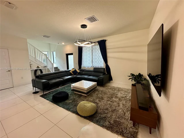 4963 NW 83rd Path, Doral FL 33166
