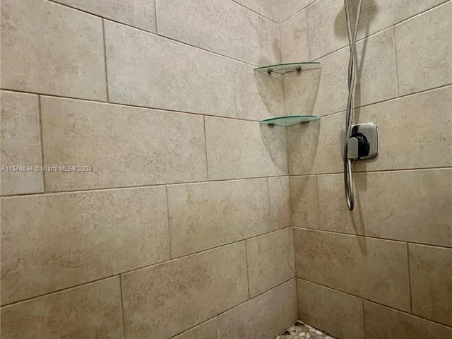 4963 NW 83rd Path, Doral FL 33166