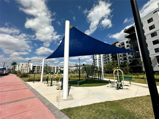 4963 NW 83rd Path, Doral FL 33166