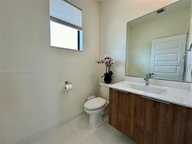 4963 NW 83rd Path, Doral FL 33166