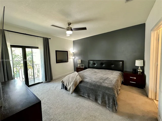 4963 NW 83rd Path, Doral FL 33166