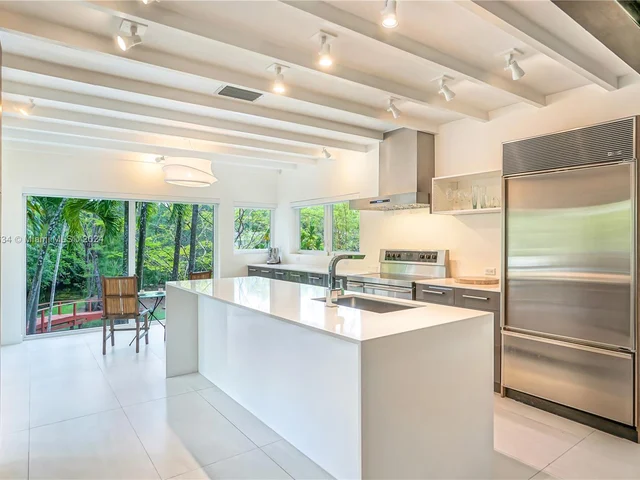 6000 SW 69th Ct, Miami FL 33143