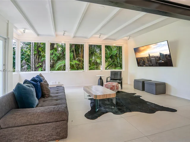 6000 SW 69th Ct, Miami FL 33143