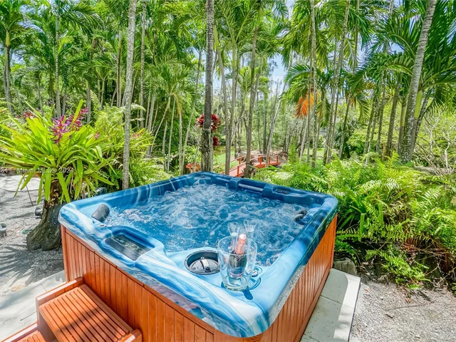 6000 SW 69th Ct, Miami FL 33143