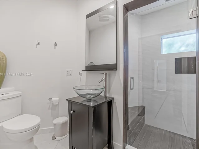 6000 SW 69th Ct, Miami FL 33143