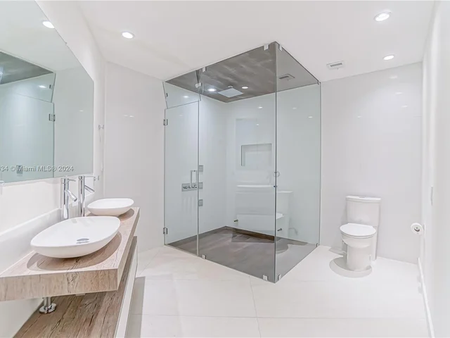 6000 SW 69th Ct, Miami FL 33143