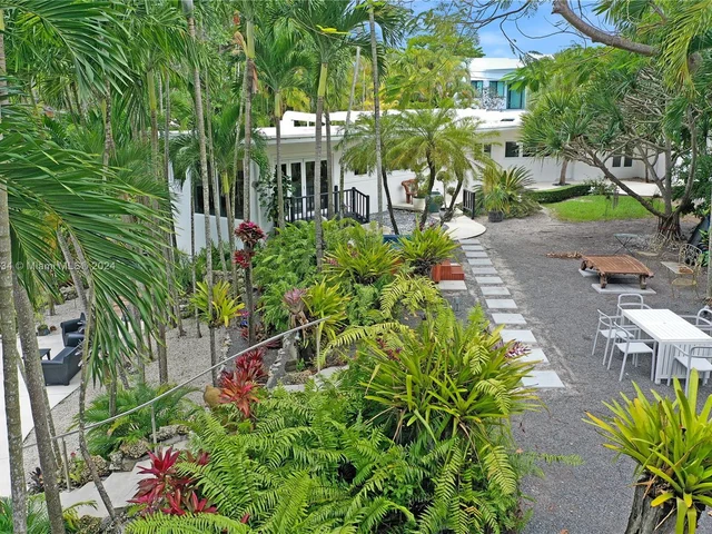 6000 SW 69th Ct, Miami FL 33143