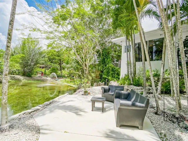 6000 SW 69th Ct, Miami FL 33143