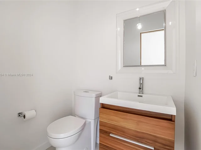 6000 SW 69th Ct, Miami FL 33143