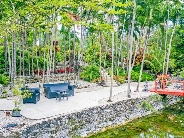 6000 SW 69th Ct, Miami FL 33143