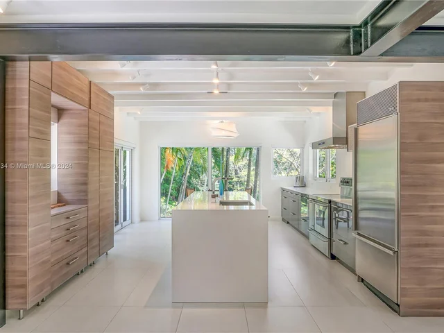 6000 SW 69th Ct, Miami FL 33143