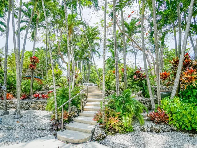 6000 SW 69th Ct, Miami FL 33143