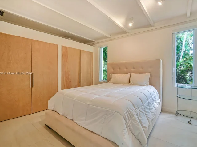 6000 SW 69th Ct, Miami FL 33143