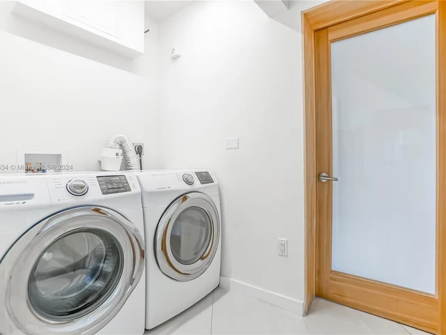 6000 SW 69th Ct, Miami FL 33143