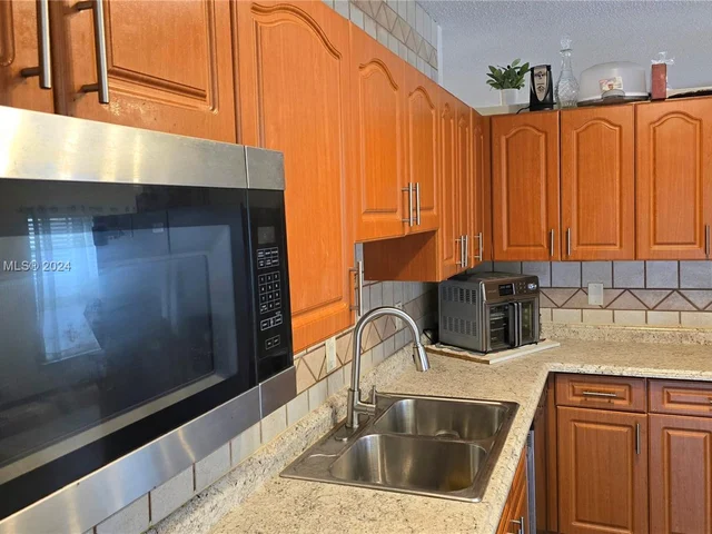 2431 SW 82nd Ter, Miramar FL 33025