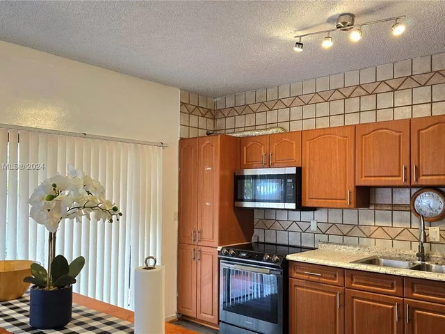 2431 SW 82nd Ter, Miramar FL 33025